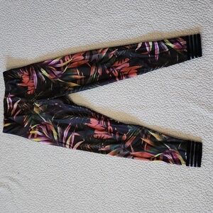 Onzie Flow Hawaiian Tropical leaves mesh details leggings